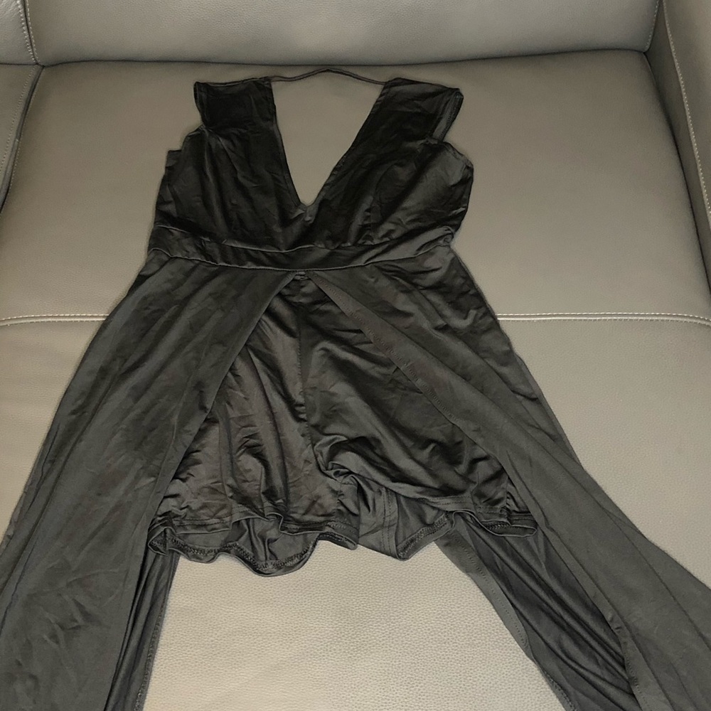 Women’s Legs out black romper New No Tag